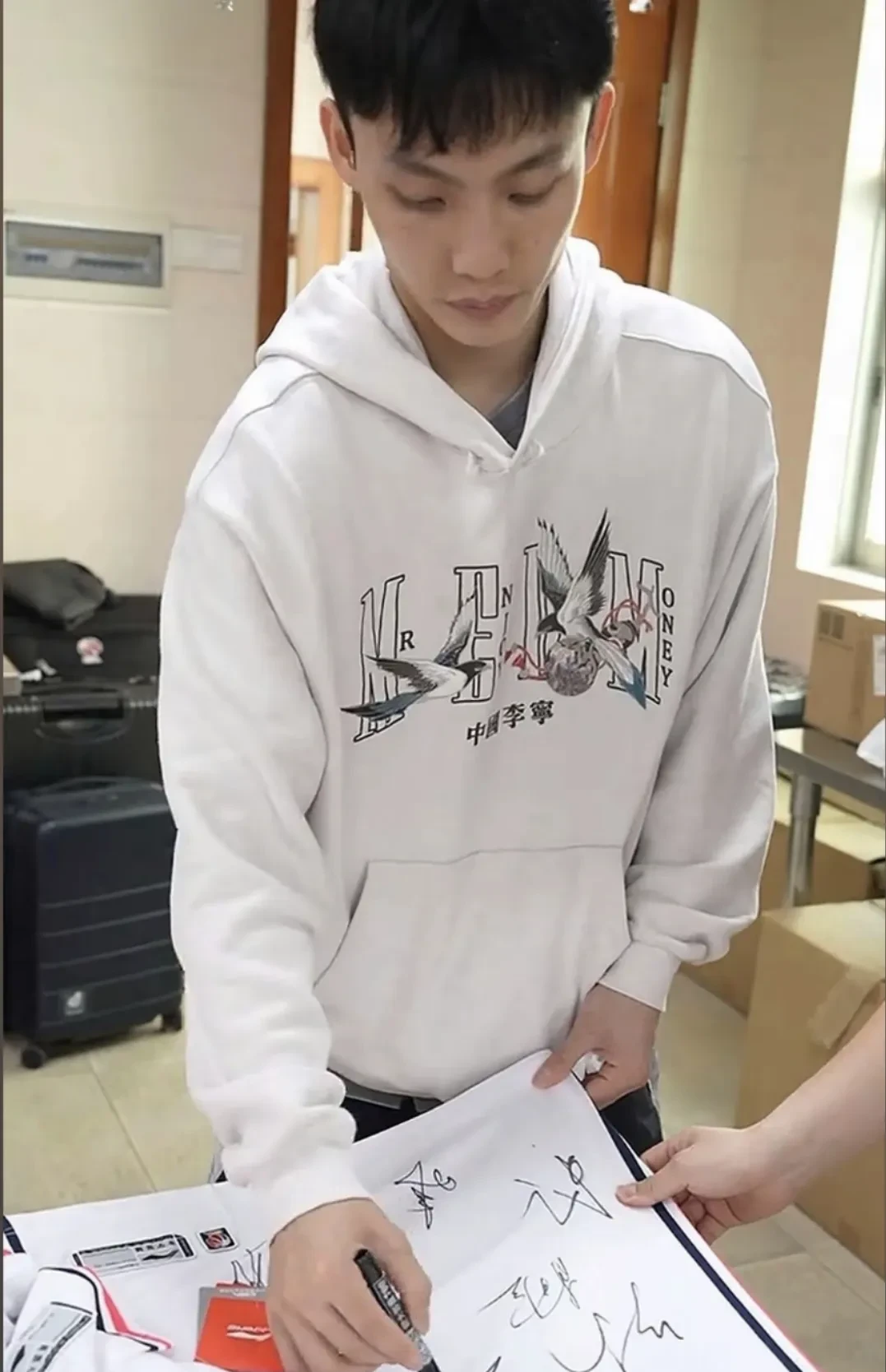 爱游戏中国站-july10th前加on还是in