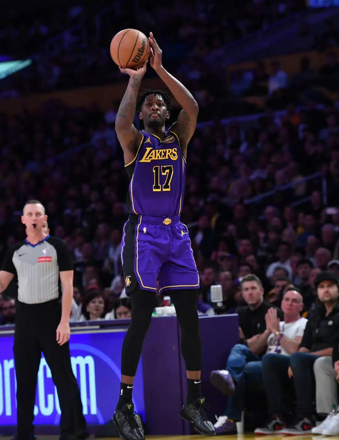 爱游戏平台中心-包含詹姆斯重要时刻表现优异，湖人带队取胜！上演精彩一战的词条