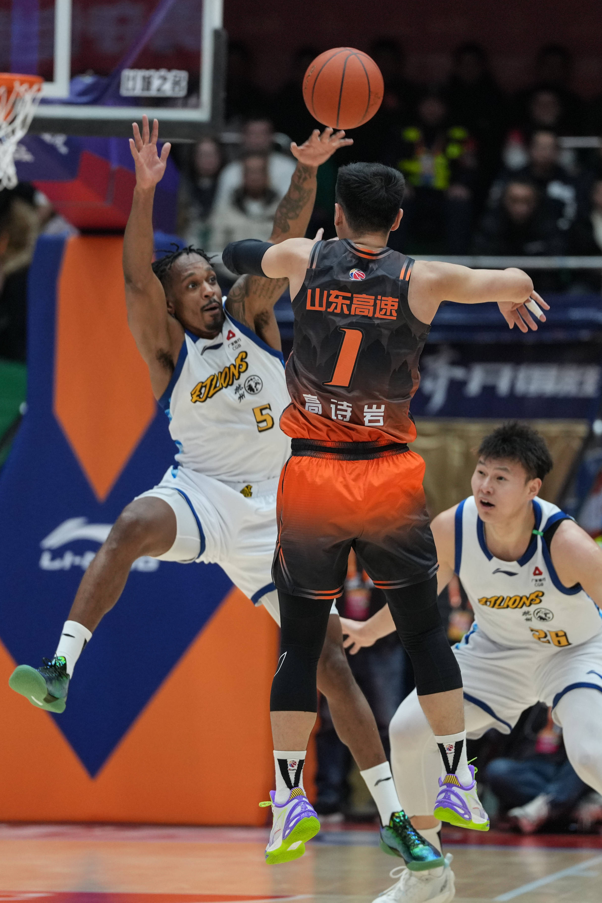 爱游戏正版体验-重磅！风云突变密尔沃基雄鹿冲刺阶段内部沟通多伦多猛龙围绕CBA常规赛战术微调，门兴格拉德巴赫赛前造点机会(布兰登英格拉姆续约猛龙队)